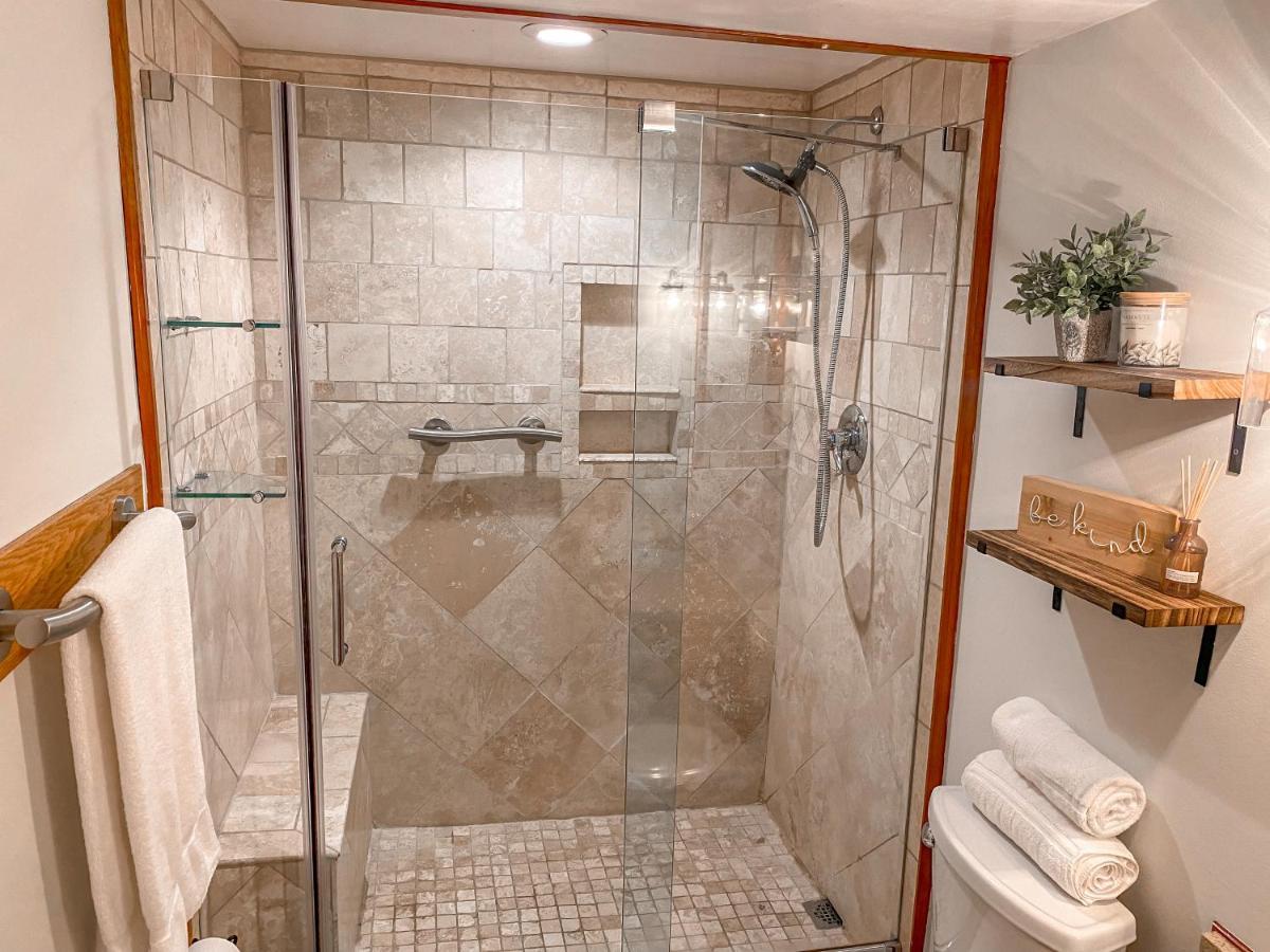 סנואושו Ski-In Ski-Out Luxury Condo With Hot Tub And Pools מראה חיצוני תמונה