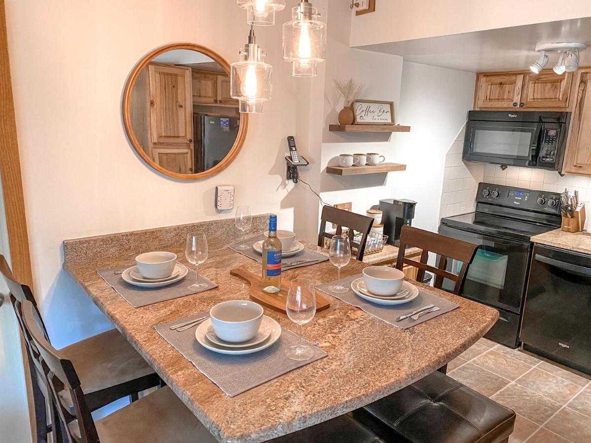 סנואושו Ski-In Ski-Out Luxury Condo With Hot Tub And Pools מראה חיצוני תמונה